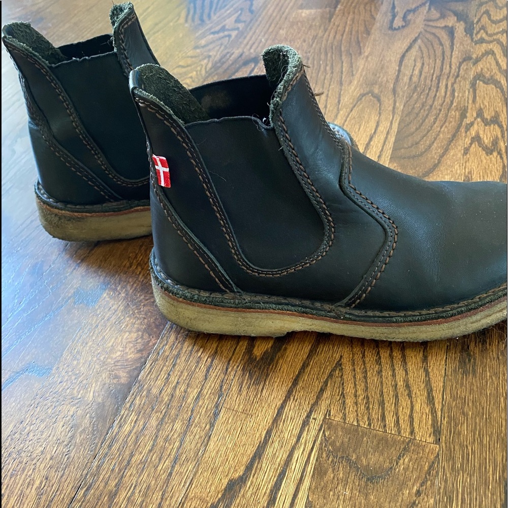 Roskilde classic all season slip on.